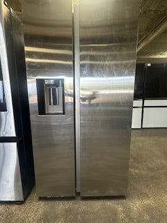 27.4 cu. ft. Large Capacity Side-by-Side Refrigerator in Stainless Steel